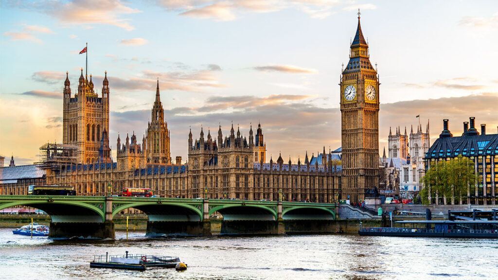 UK: Foreign Office tells Britons in Ukraine to leave country now westminster